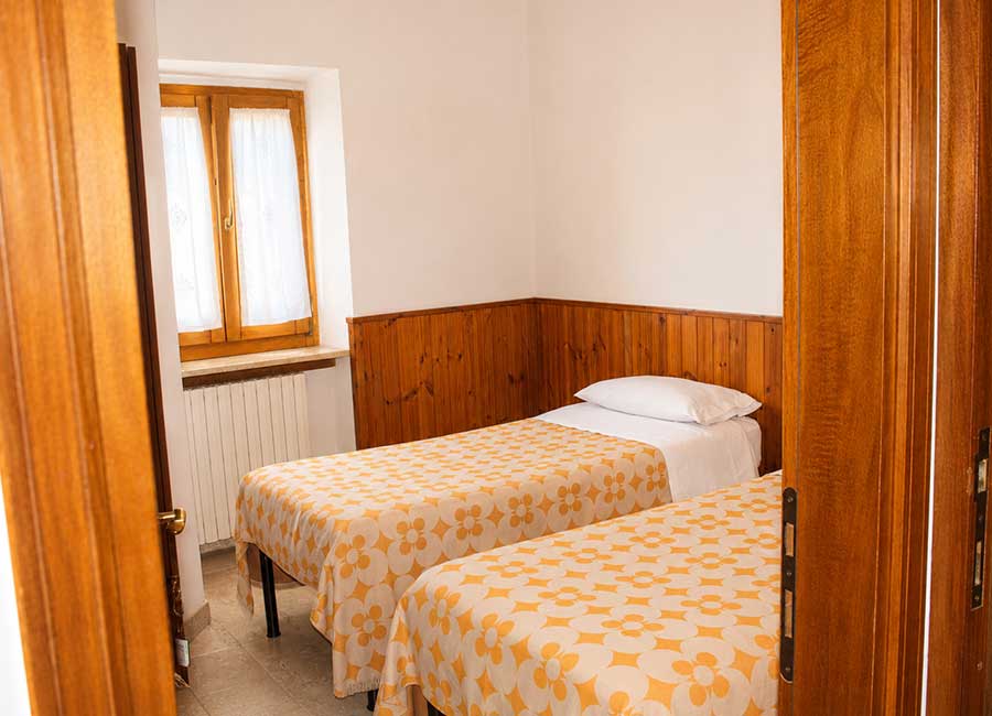 Camere Opi al B&B La Sosta, seconda camera della quadrupla con due letti singoli, ideale per bambini, amici o piccoli grup