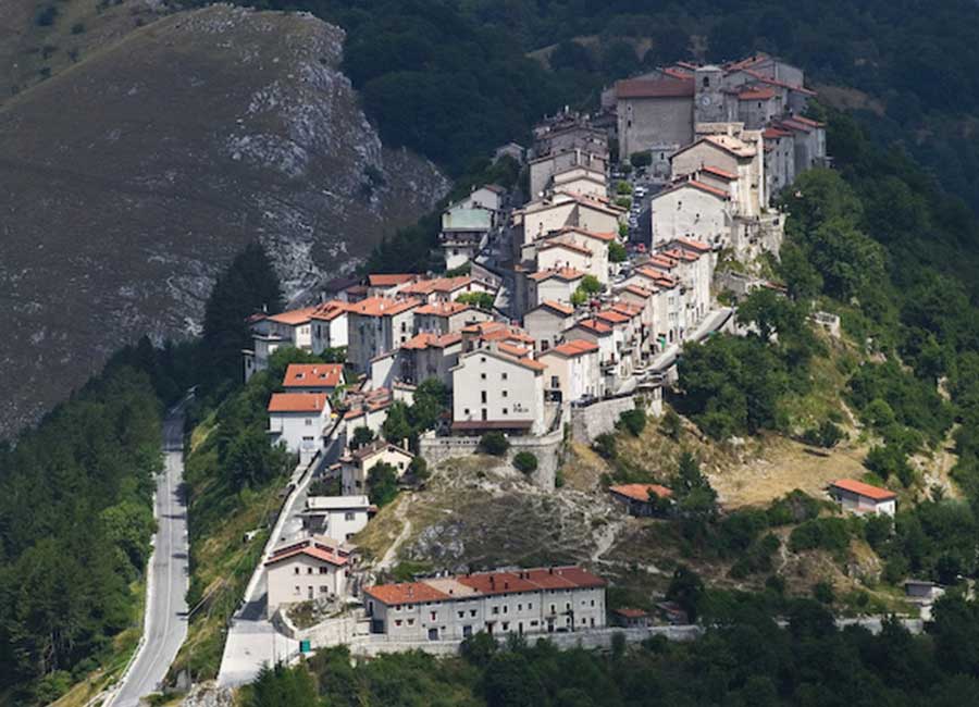 cosa-fare-a-opi-borgo-panorama-pnalm